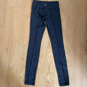 🍋LULULEMON🍋 NAVY Practice Daily Luon Satin Yoga Pants, Sz 2